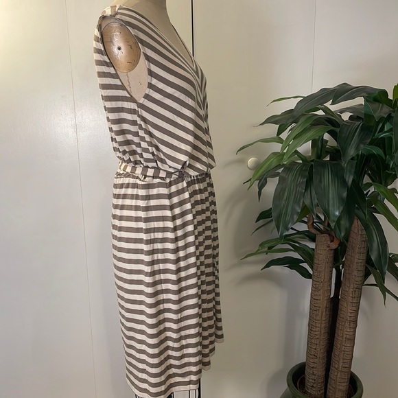 Croft & Barrow sleeveless v-neck belted stripe midi dress - Picture 5 of 7